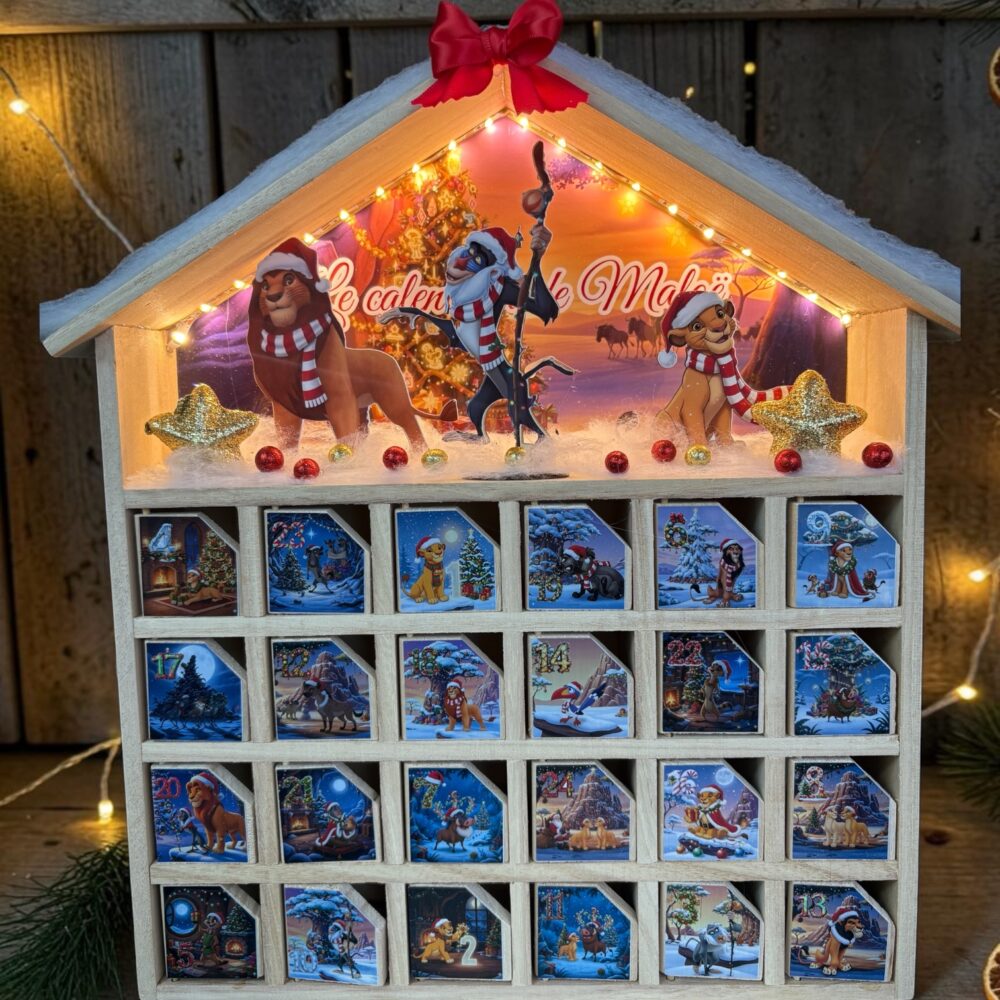 Calendrier de l’Avent en bois et LED personnalisé Roi lion