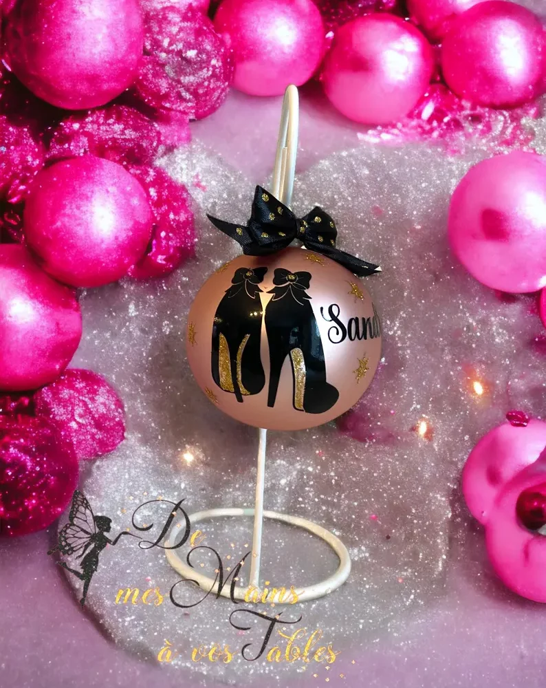 Boule de Noël en verre couleur personnalisée escarpin et parfum
