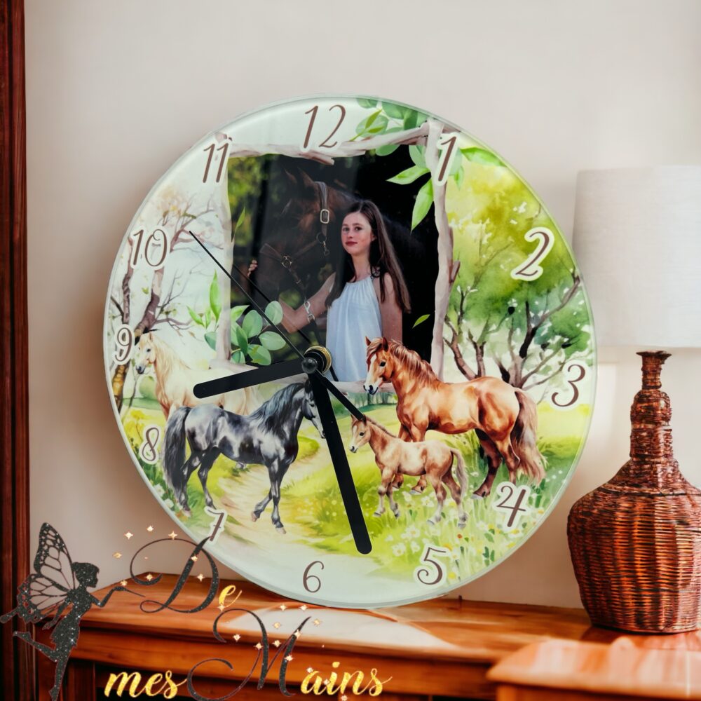 Horloge en verre personnalisée thème cheval