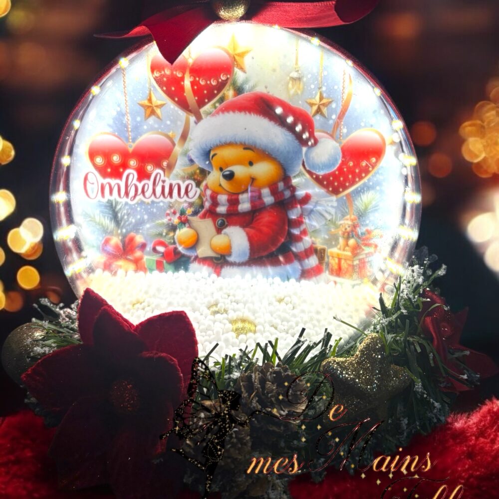 Boule de Noël plexi personnalisée Led Winnie l’ourson