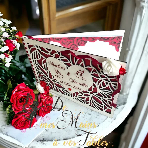 Livre d'or en bois gravé