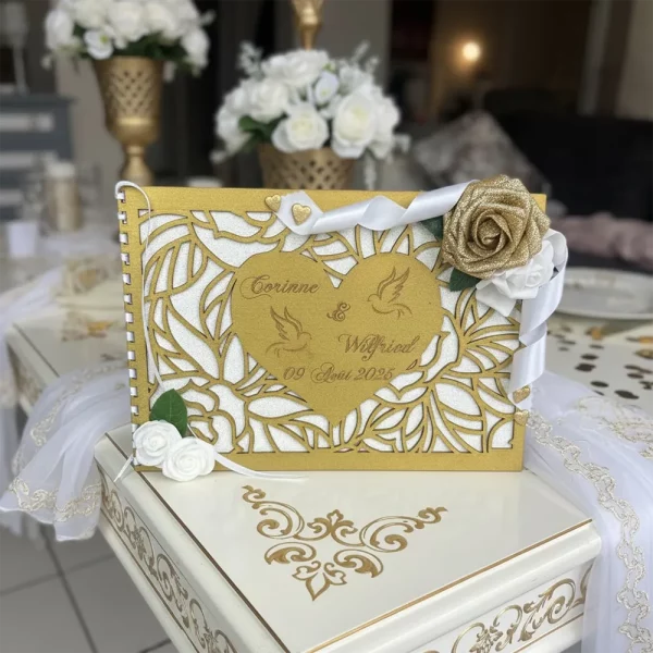 Livre d'or en bois gravé